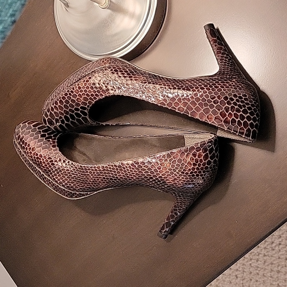 Stuart Weitzman Pumps - image 4
